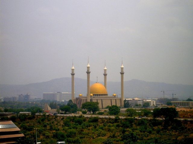 Nigeria National Mosque in Abuja.jpg